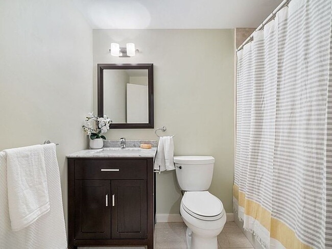 Building Photo - "Spacious 2-Bed Retreat with Granite Touches & Pool Access in Cambridge's Heart!"