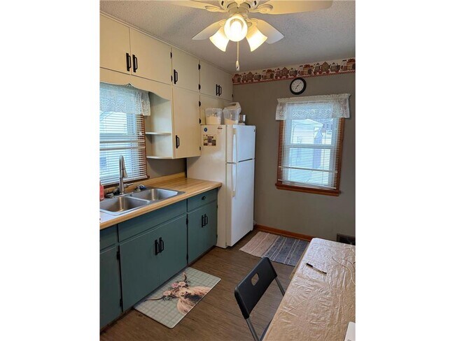 Foto del edificio - 320 E Main St