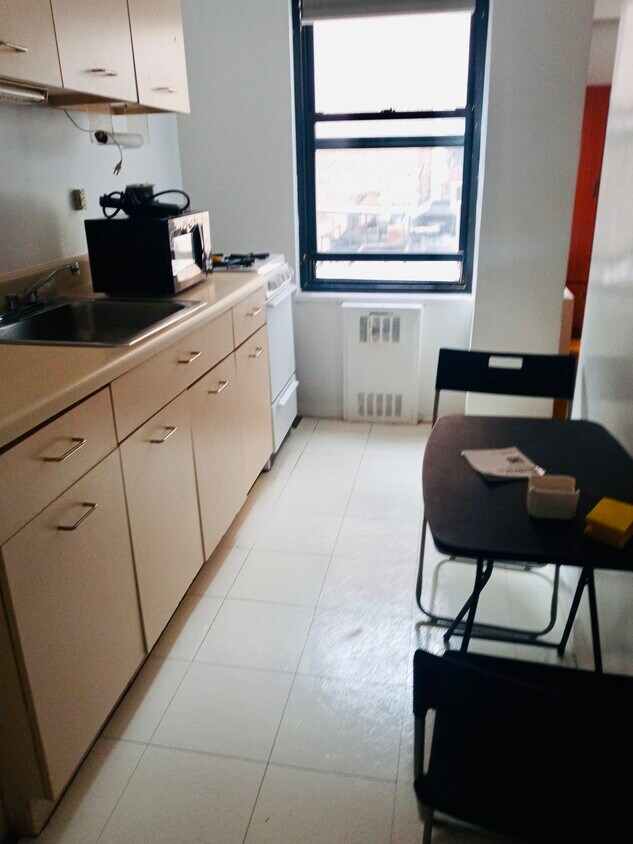 Eat in kitchen with window - 140 E 56th St