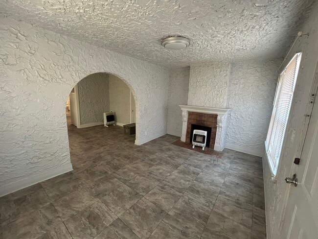 Living room - 1307 N Lewis Pl