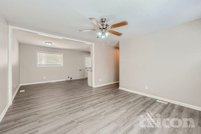 Foto del edificio - 9209 Edgevale Dr