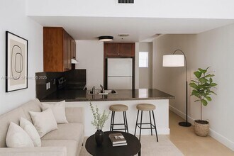 Building Photo - 1020 SW 4th St