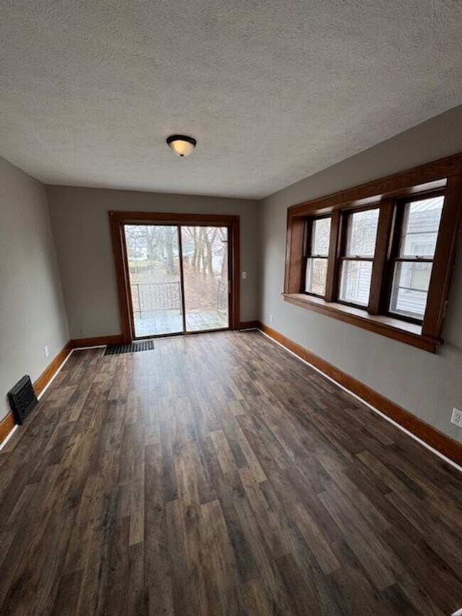 Foto del edificio - 3519 Weisser Park Ave