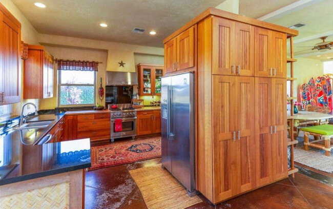 Building Photo - 10 Ulupua Pl