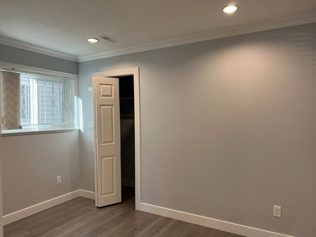 Photo du bâtiment - 783 E 52nd Ave