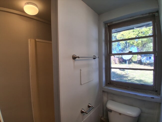 Building Photo - 212 Edwards-