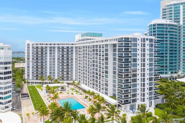 Foto del edificio - 10275 Collins Ave