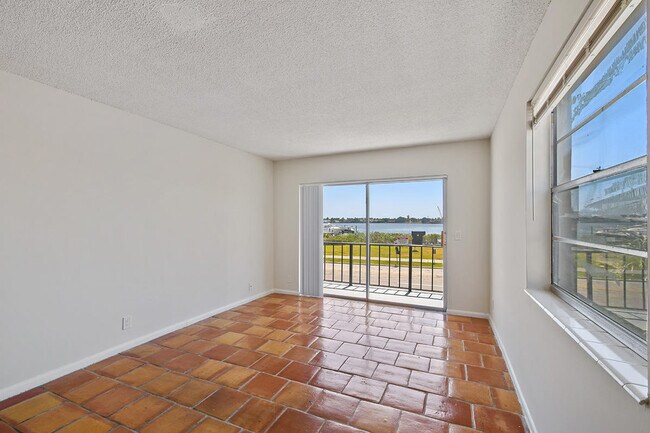Foto del edificio - 3907 S Flagler Dr