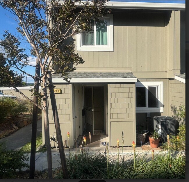 Foto del edificio - 1289 Maple Ct