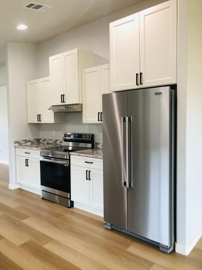Building Photo - Brand New 3 Bedroom, 2 Bath In New Medford...
