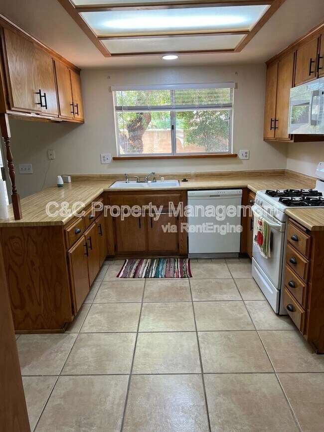 Foto del edificio - 1767 Cooper St