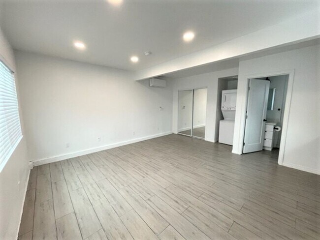 Photo - WONDERFUL NEWER STUDIO UNIT IN QUIET LONG BEACH NEIGHBORHOOD House