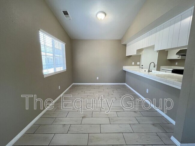 Building Photo - 1435 Cottage Pl