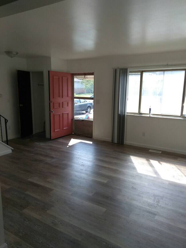 Foto del edificio - 3027 Benchwood Rd