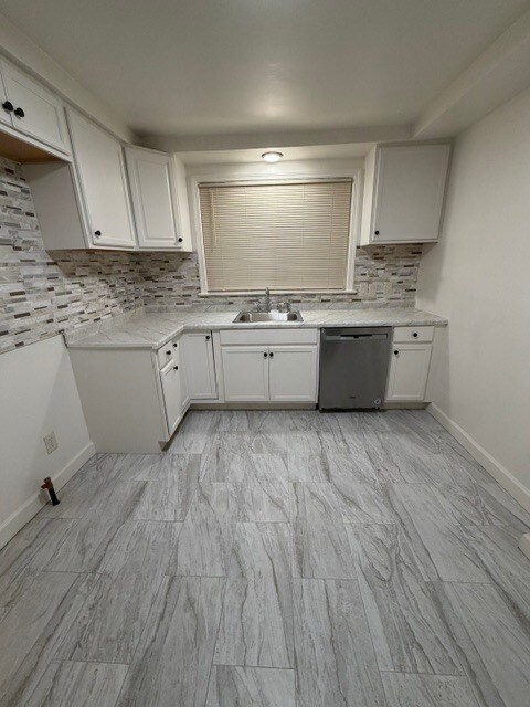 Foto del edificio - 8608 Ward St