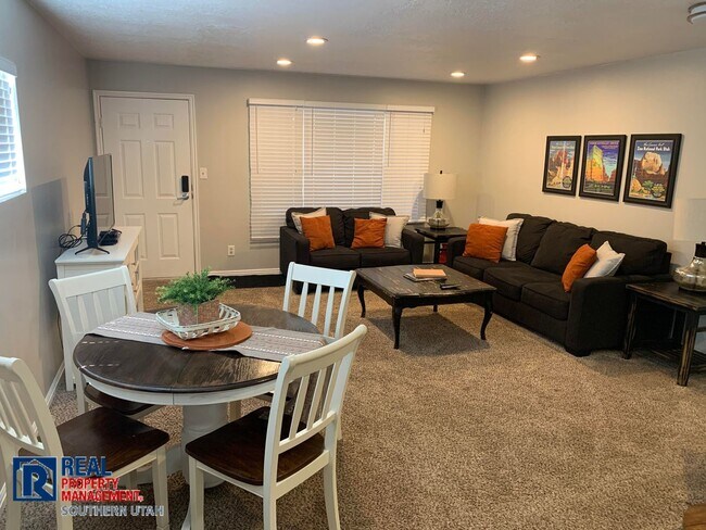 Foto del edificio - Furnished Sports Village Condo -