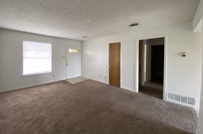 Foto del edificio - 4801 Rainbow Cir