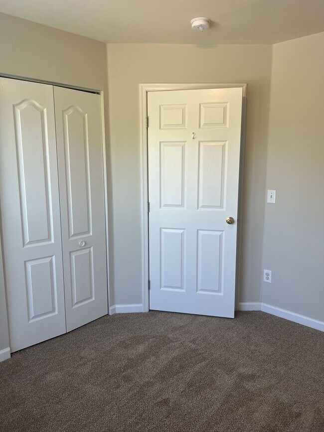 Foto del edificio - 3 br, 2.5 bath House - 624 Huffine Manor C...