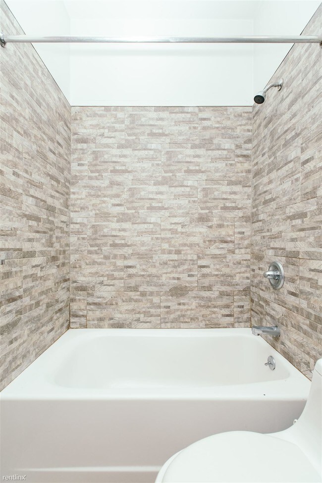 Foto del edificio - 2 br, 1 bath  - 28 Scholes St