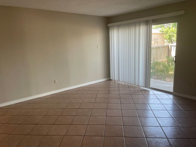 Building Photo - JULY 2025 PRE-LEASE!!  Spacious 2 Bedroom ...