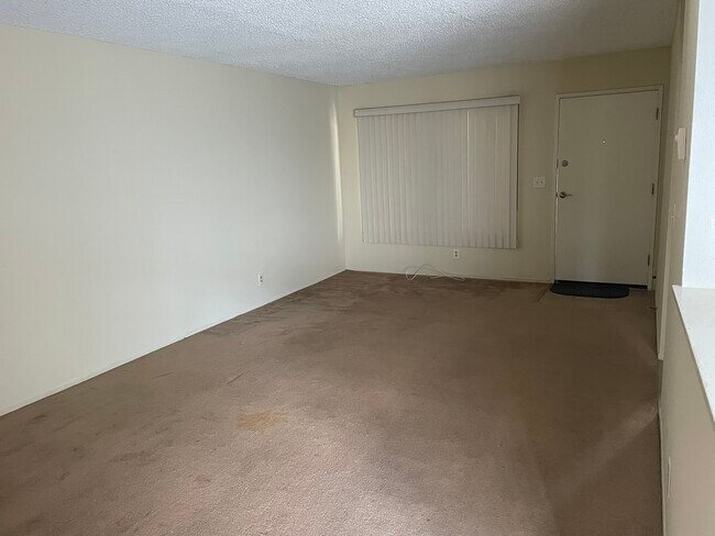 Building Photo - 2040 N Derek Dr