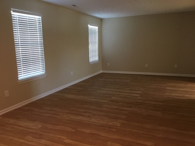 Foto del edificio - 317 Evergreen Cir