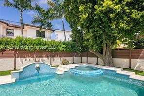 Building Photo - 5 br, 5.5 bath House - NAUTILUS