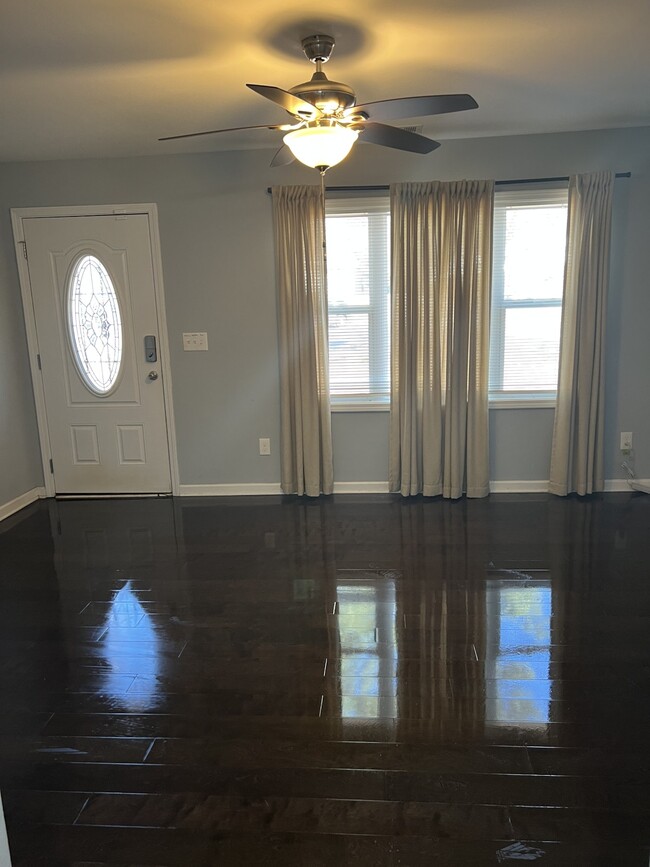 Building Photo - 43 Finch Dr SE