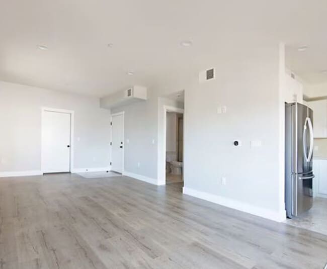 Living & dining area - 3763 Sawtelle Blvd