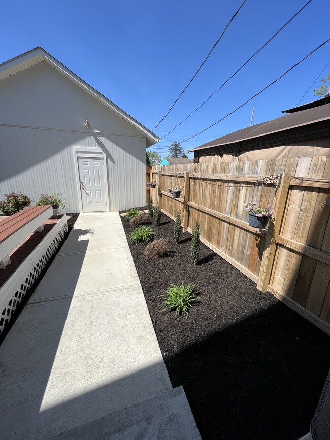 Building Photo - 1364 Hildreth Ave