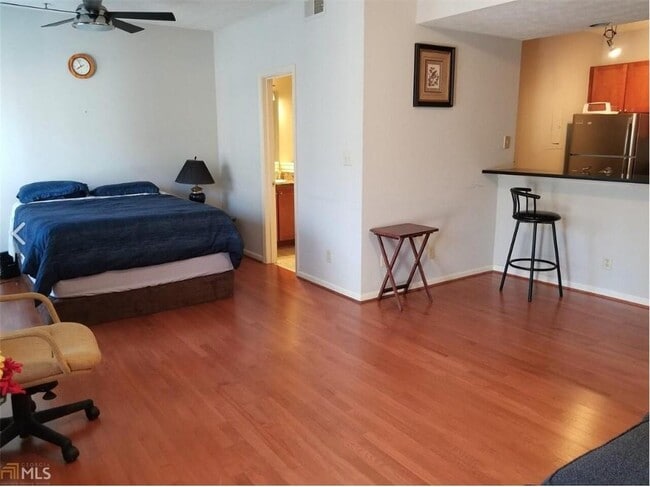 Building Photo - 1250 Parkwood Cir SE