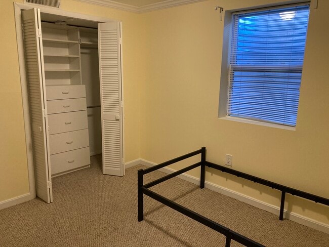 Foto del edificio - 120 Troy Rd