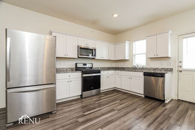 Foto del edificio - 5124 Firefly Hls