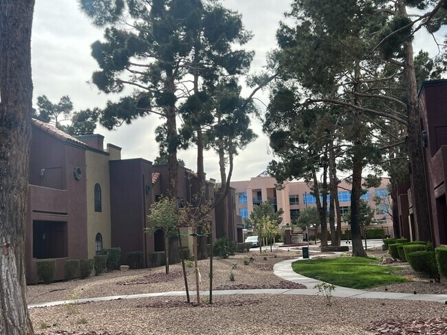 Foto del edificio - 4050 Pacific Harbors Dr