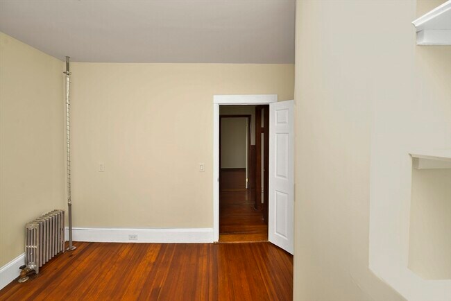 Building Photo - 11 Rainier Rd