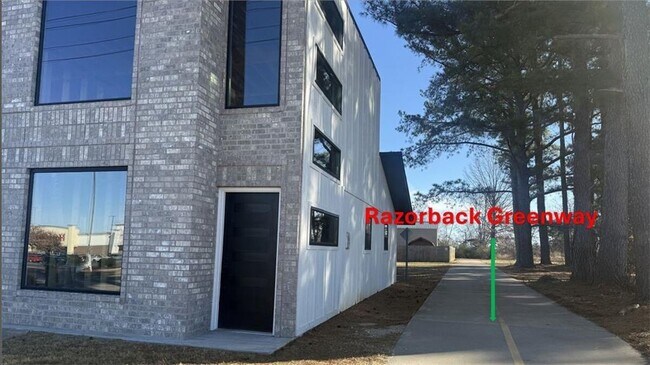 Building Photo - 303 S Promenade Blvd