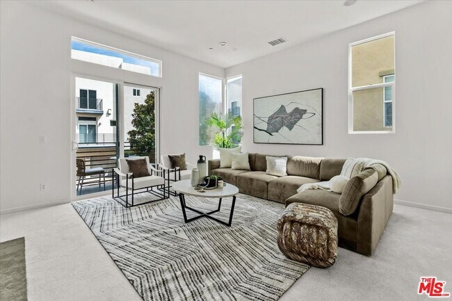 Foto del edificio - 13027 Bluff Creek Dr