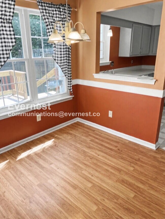 Foto del edificio - 1648 Skiffes Creek Cir