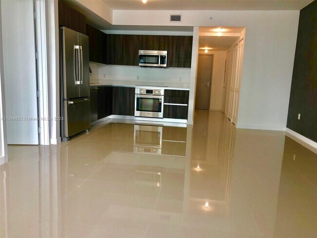 Foto del edificio - 488 NE 18th St