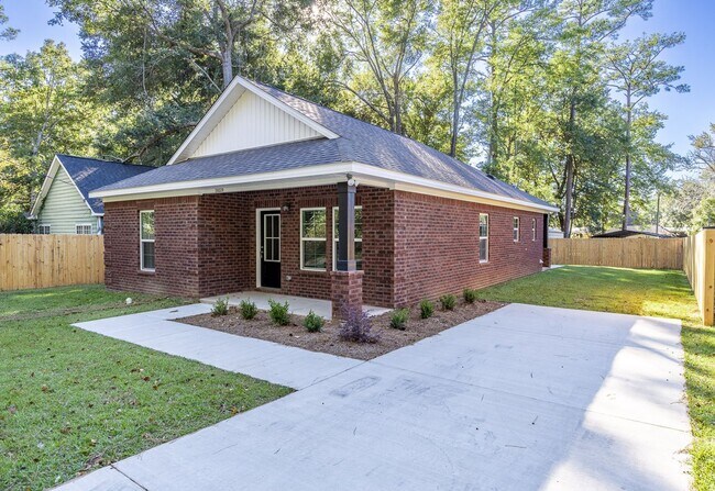 Foto del edificio - BRAND NEW CONSTRUCTION!  3-bedroom, 2-bath home on a corner lot