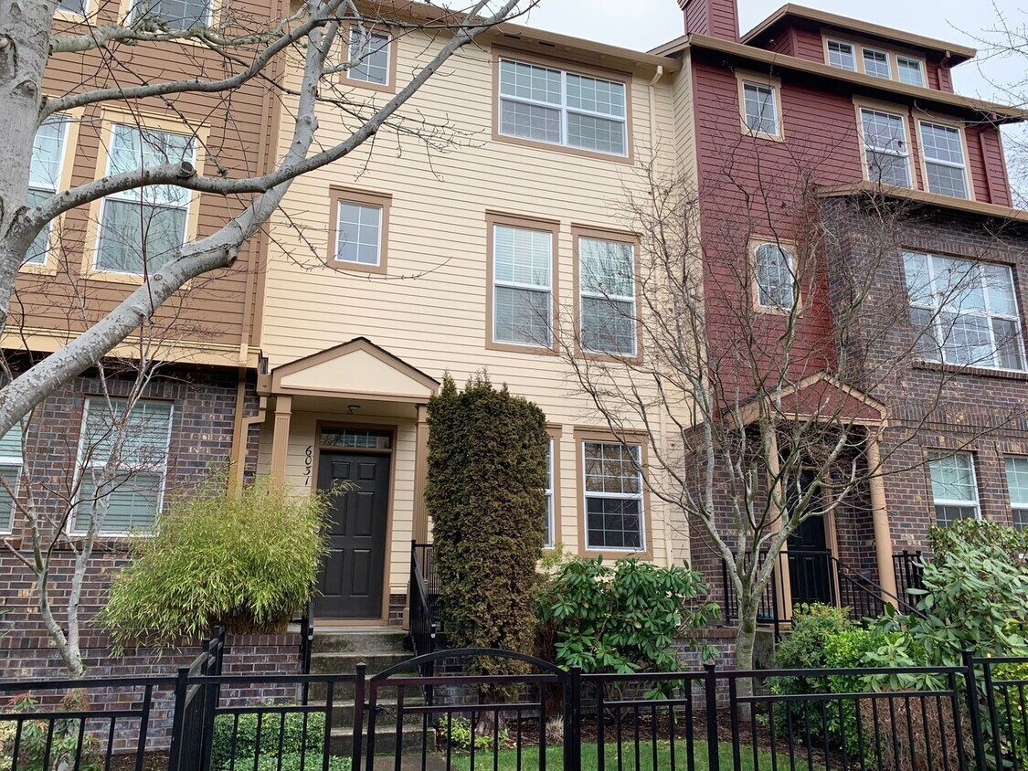 Photo - 6031 NE Maidstone St (Hillsboro, OR)