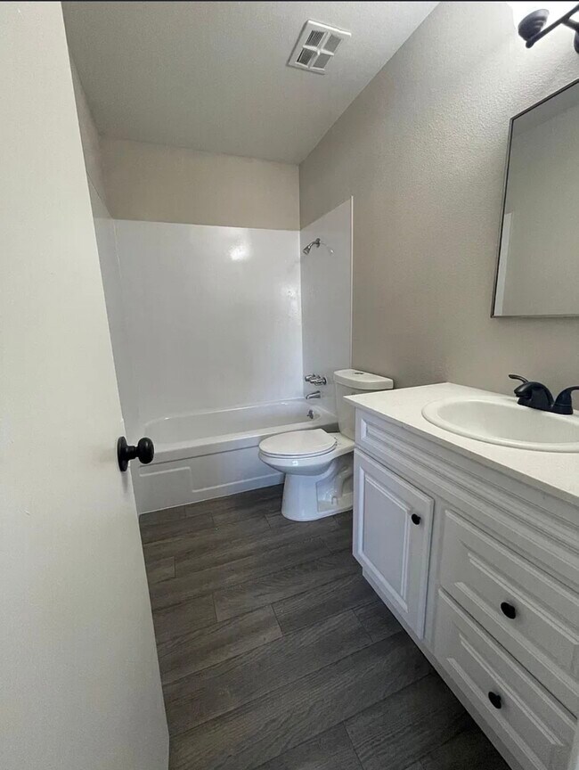 Foto del edificio - 4693 Livermore Ave