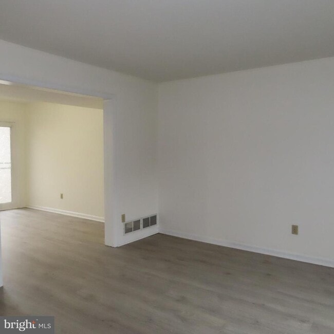 Building Photo - 11 Beacon Ct