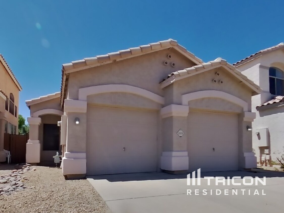 Foto principal - 1335 W Wahalla Ln