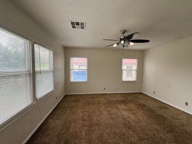 Foto del edificio - Charming home in 93308!