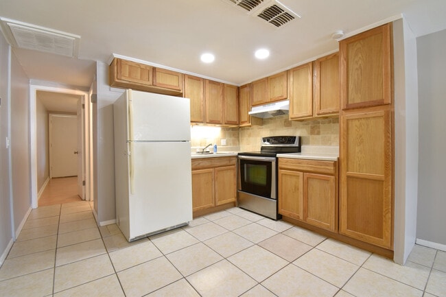 Building Photo - 639 Dogwood Ct