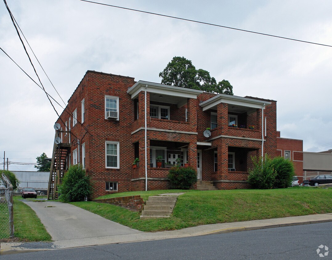 Primary Photo - 318 Hoover St