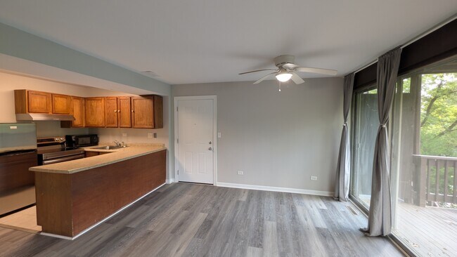 Building Photo - 5534 E Lake Dr