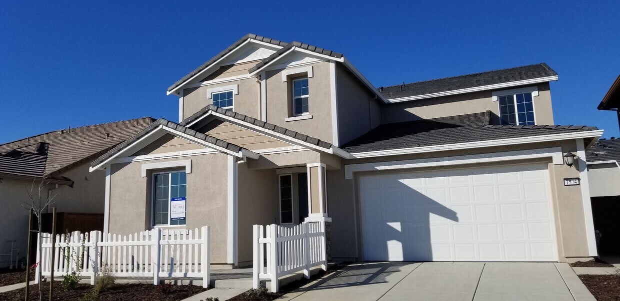 Primary Photo - Beautiful Newer Home in Springlake of Wood...