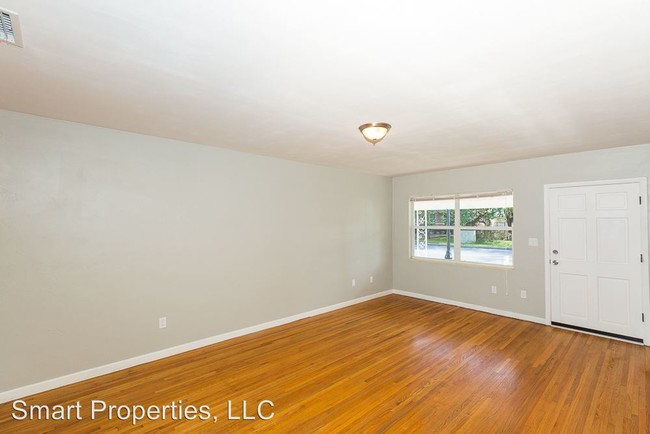 Building Photo - 507 Ariana St